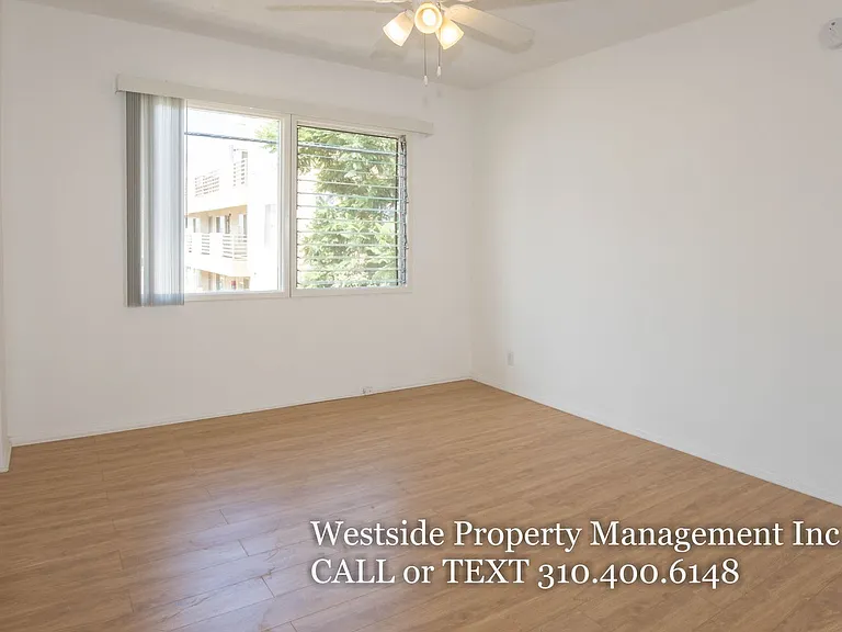1555 S Hayworth Ave #11 — Photo 7