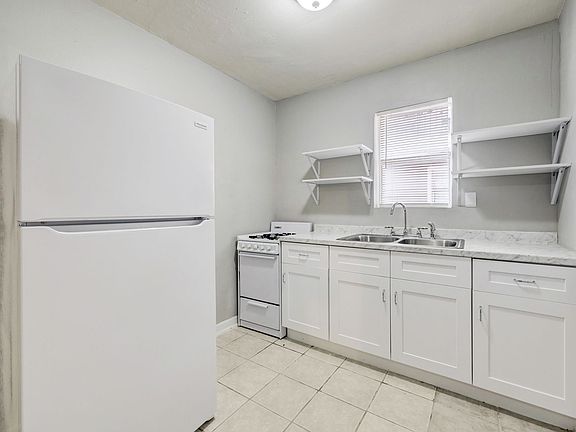 3rd image of 2202 Park St APT 12