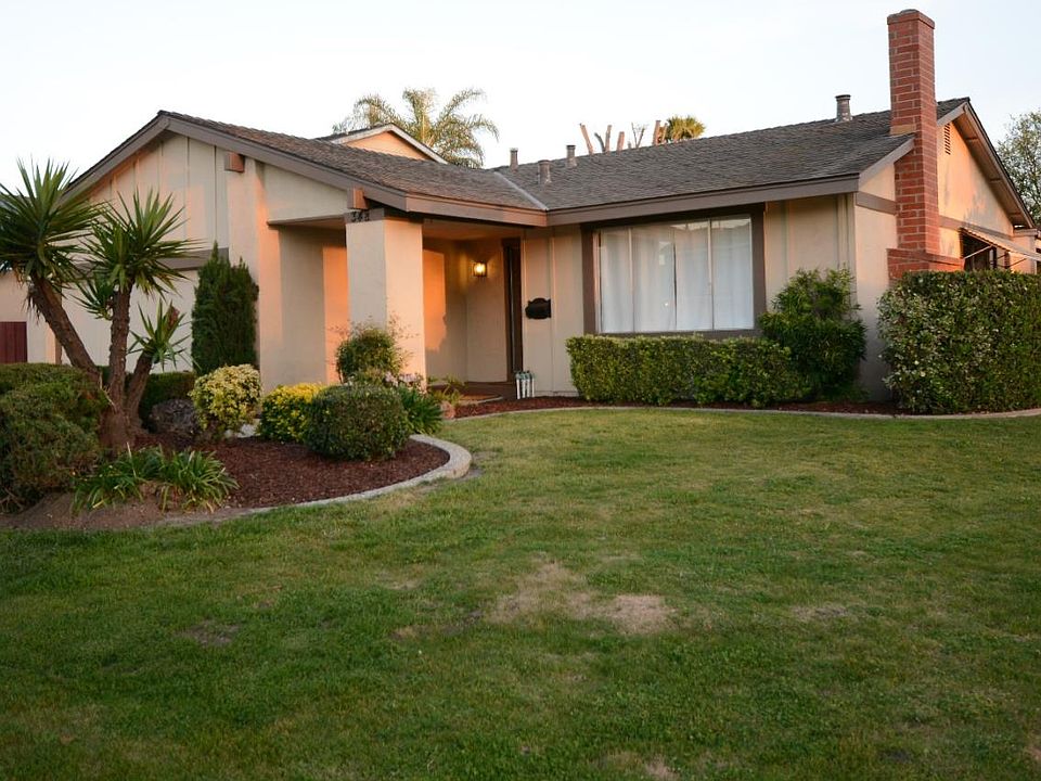 1st image of 348 Avenida Pinos