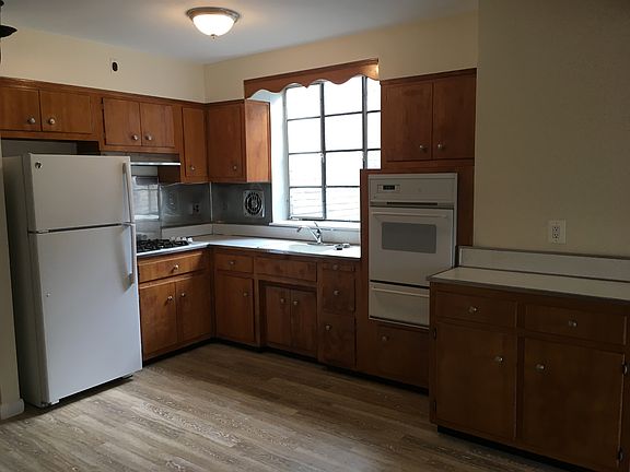 kitchen (refrigerator included)