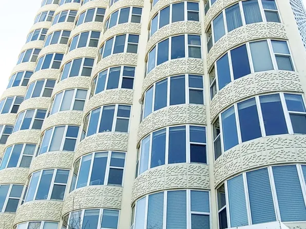 2525 S Shore Dr Unit 2, Milwaukee, WI 53207