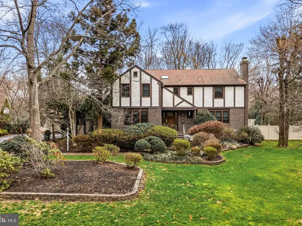 705 Iron Post Rd, Moorestown, NJ 08057