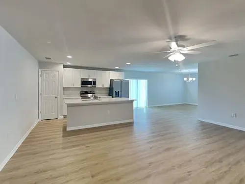 820 Vantage St SE — Photo 8