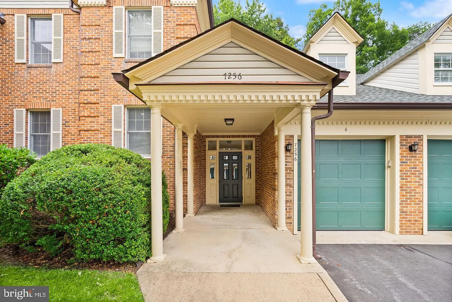2 bed, 1.0 bath, 974 sqft, $2,800 — Photo 1
