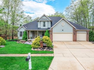 1050 Arrowhead Dr, Vermilion, OH 44089