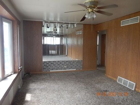 4th image of 219 Lynn Ln