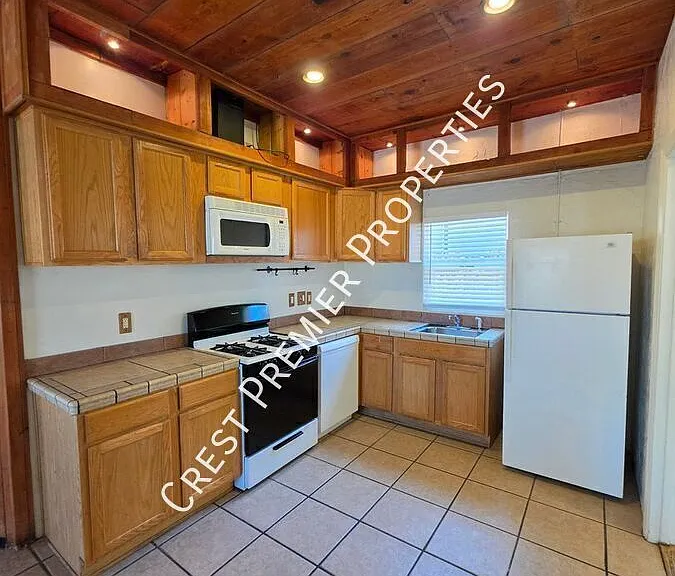 2145 W Wilshire Dr #1 — Photo 6
