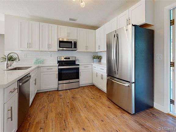 4th image of 921 S B St
