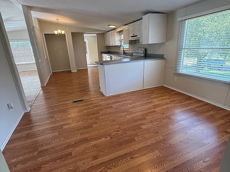 2031 Ballenger Rd — Photo 9