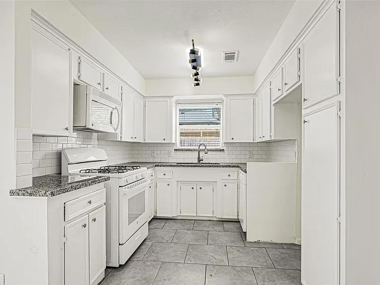 9524 Truscon Dr — Photo 11