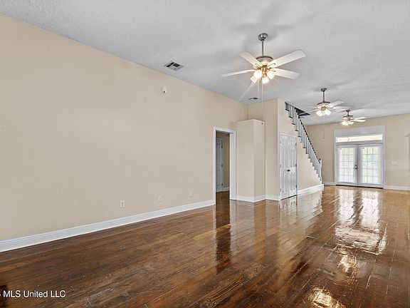 4th image of 205 Harrison Ct