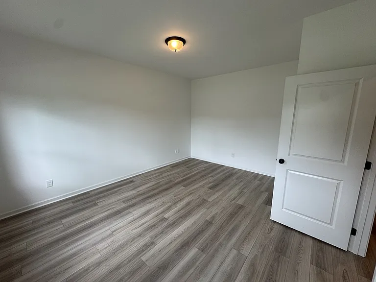 147 Rosebush Ln — Photo 11