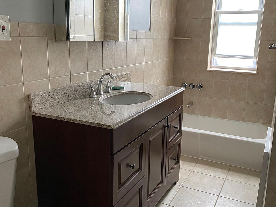 1st image of 991 Wilcox Ave #2A