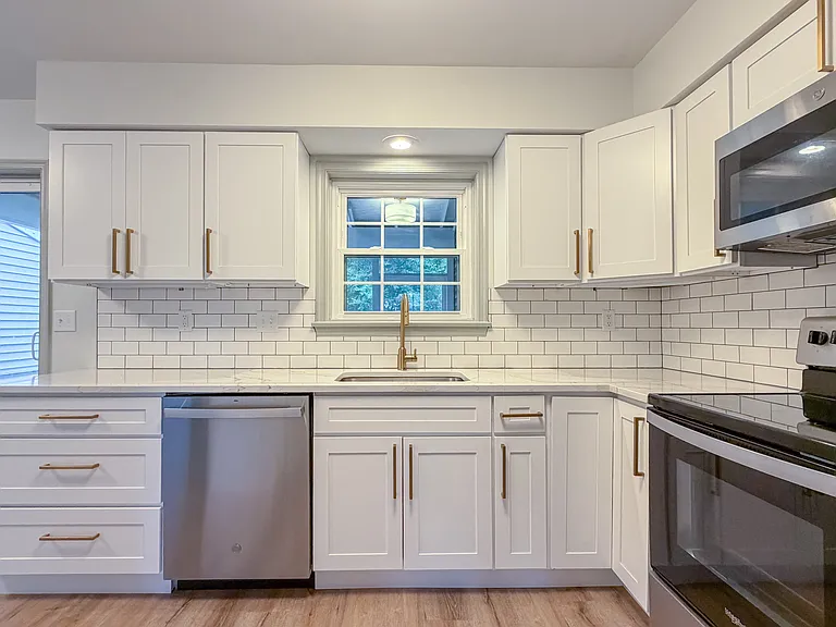 425 Deerfield Dr — Photo 8