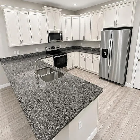 20627 Majestic St — Photo 3