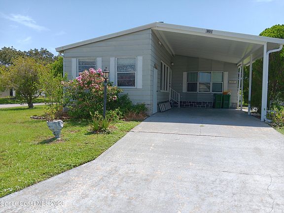 2nd image of 901 Bougainvillea Cir