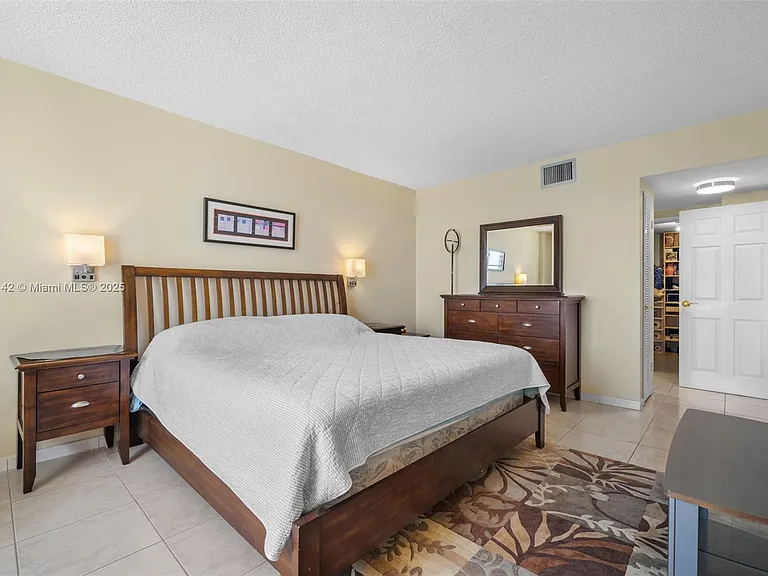 3725 S Ocean Dr #1110 — Photo 13