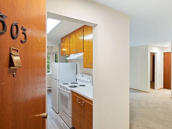 3rd image of 2235 California Ave SW #303