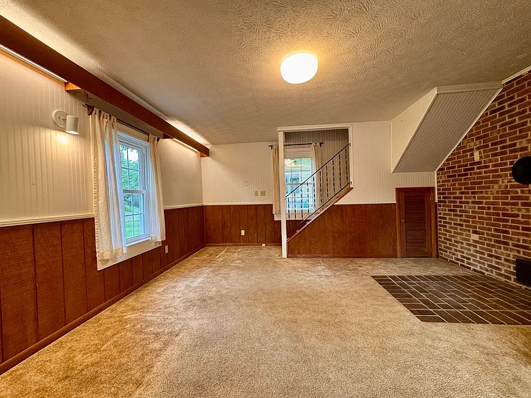 506 E Riverside Dr — Photo 7