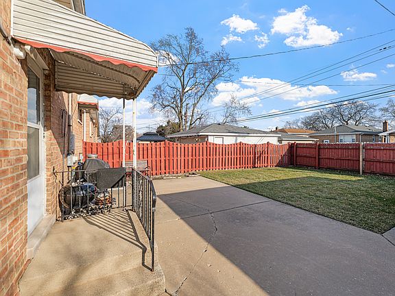 3rd image of 2949 W 100th St