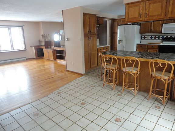 4th image of 5319 Montrose Tpke