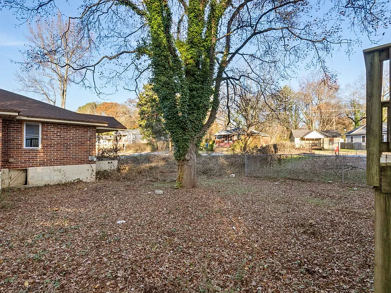 1137 White Oak Ave SW — Photo 30