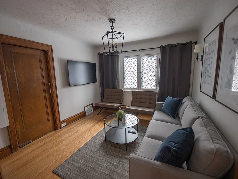 856 Bronson Ave — Photo 76