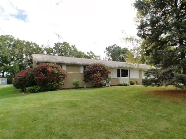 8071 Green Valley Dr, Grand Blanc, MI 48439