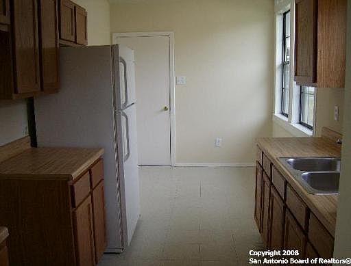 4th image of 2922 HATTON DR