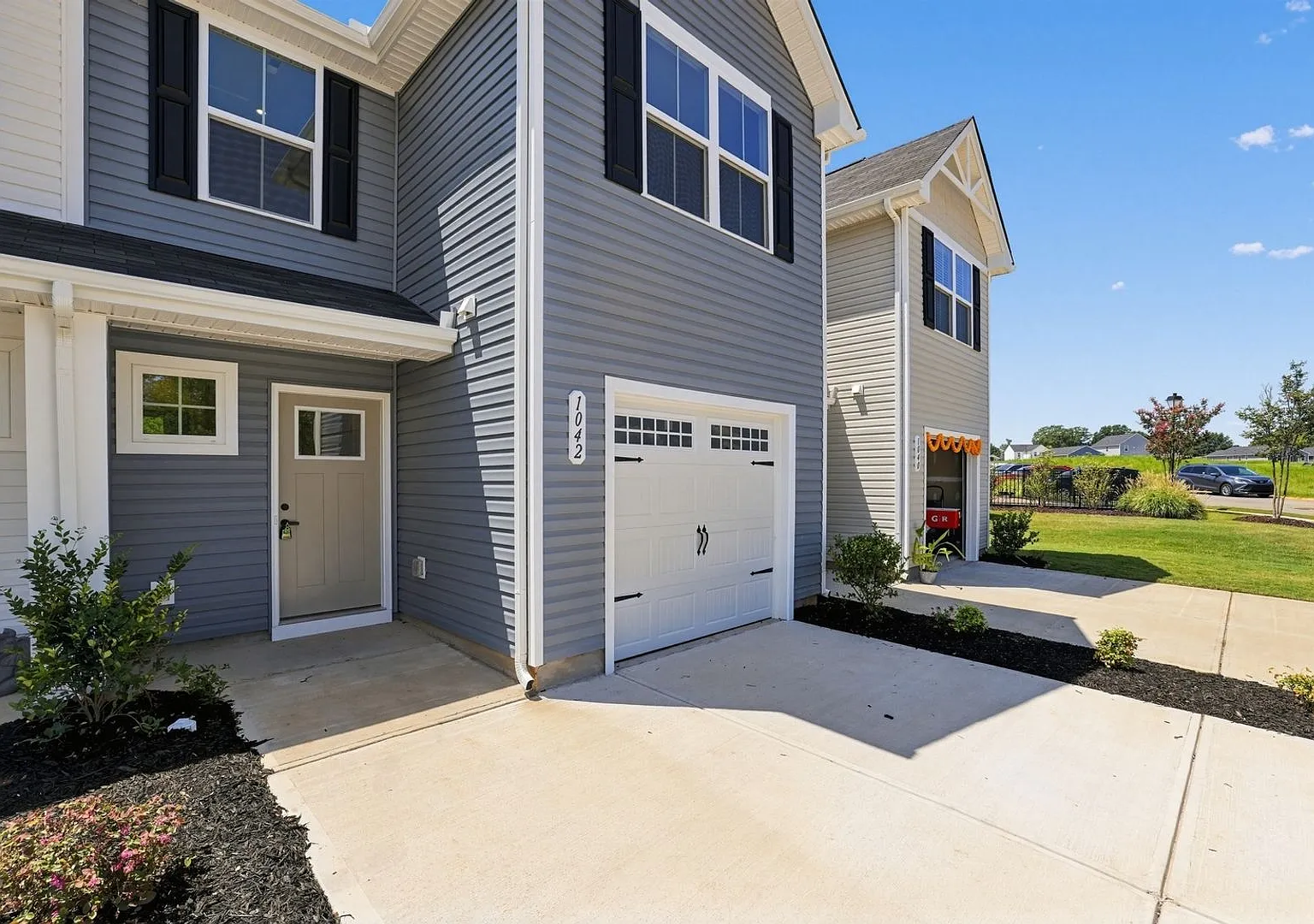 Charming 3BR Townhome in Lyman — Photo 2