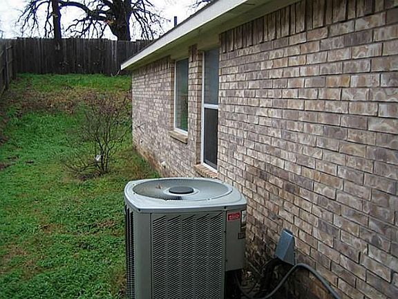 2nd image of 928 Hidden Oaks Dr