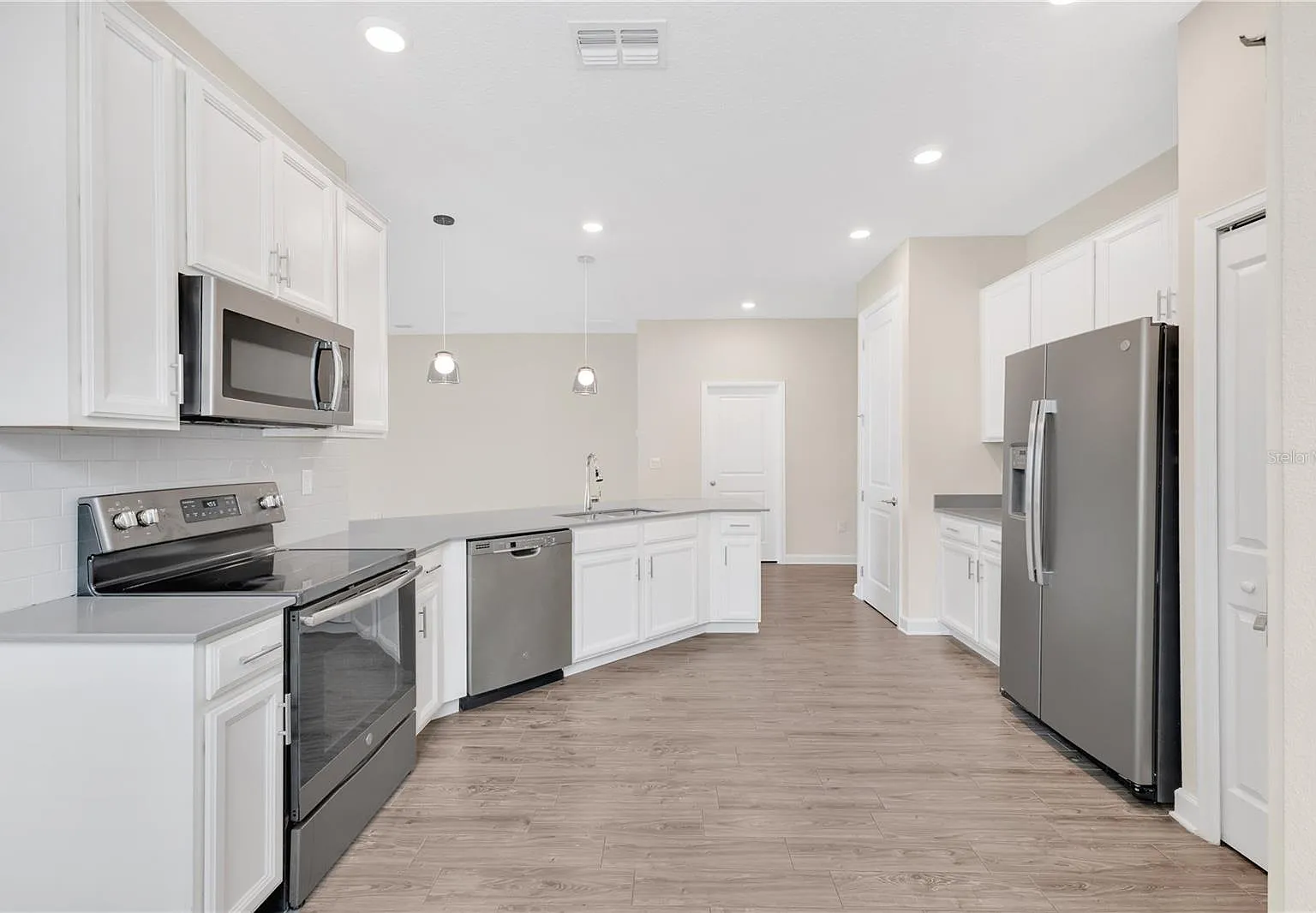 3 bed, 2080 sqft, $2,090 — Photo 4