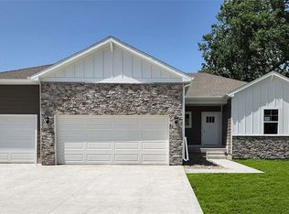 870 Melody Cir, Waukee, IA 50263