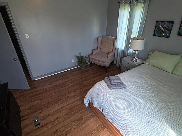 1387 E Jefferson St — Photo 18