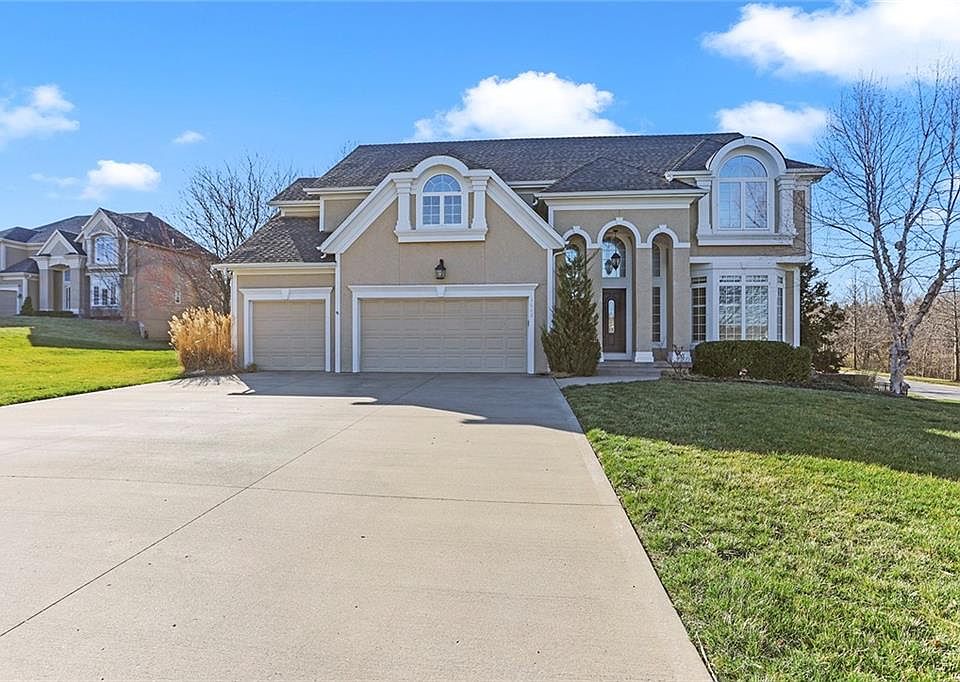 1st image of 5608 NE Holiday Dr