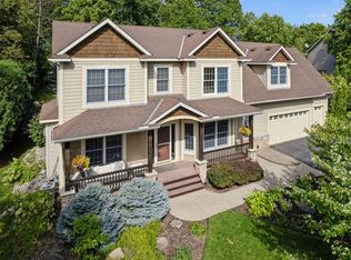 711 Cascade Dr, Chaska, MN 55318