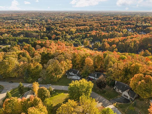 2nd image of 4559 Summit View Dr