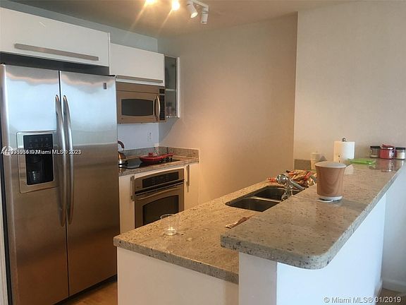 5th image of 601 NE 36th St APT 1305