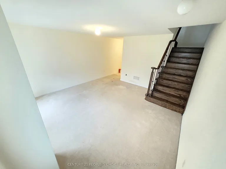 527 Old Harwood Ave E — Photo 18