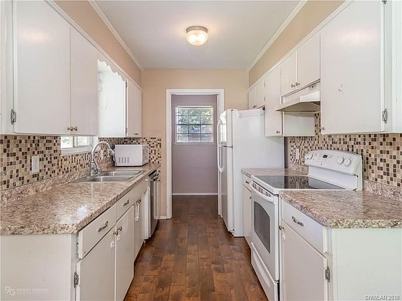 2nd image of 2116 Gen. Mouton Dr
