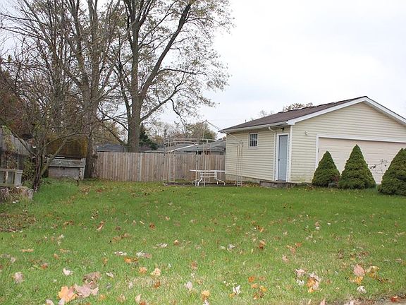 3rd image of 11071 Glamer Dr