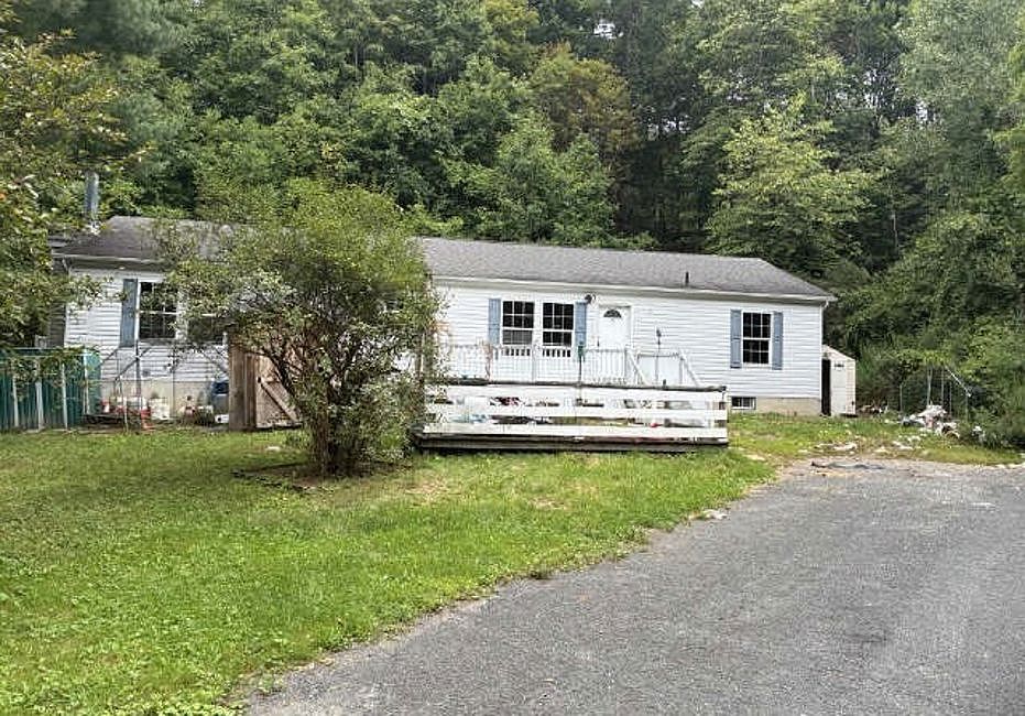 1st image of 1521 Burden Lake Rd
