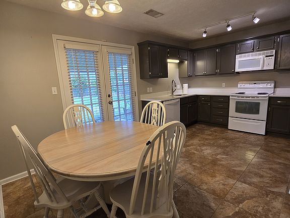 5th image of 2405 Apple Blossom Ln