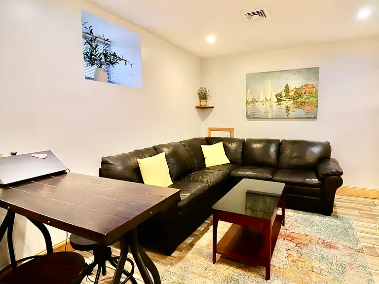 182 Babcock St #1R — Photo 6