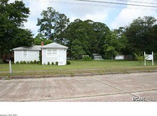 916 Florida Ave, Lynn Haven, FL 32444