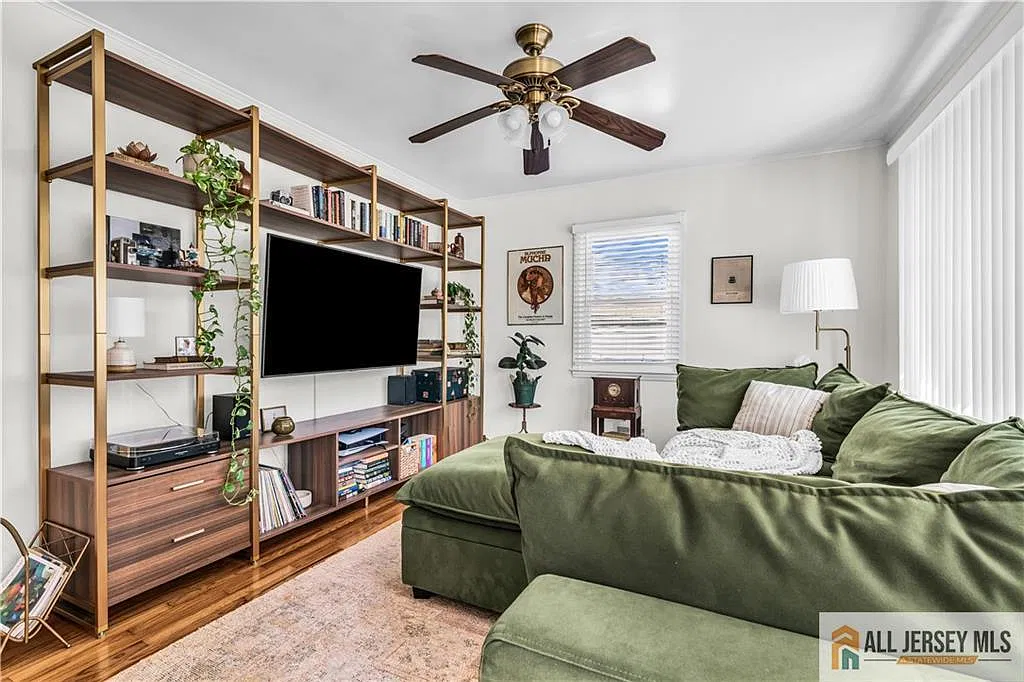 2 bed, 1.0 bath, 816 sqft, $2,650 — Photo 4