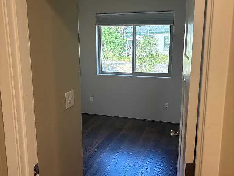 321 S Pleasant St #B — Photo 14
