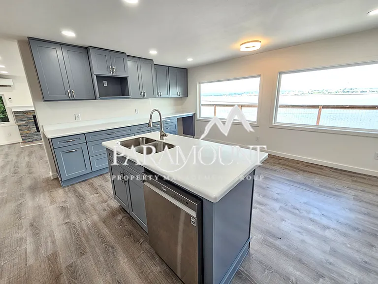 2895 Beach Dr E — Photo 14