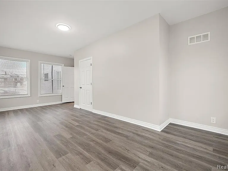 2080 Gladstone St #1 — Photo 14