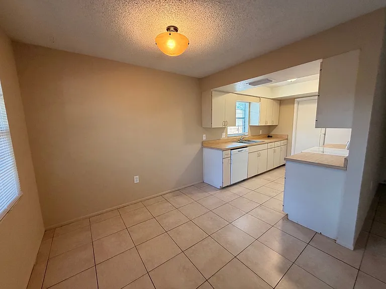 3109 Elmer St — Photo 5